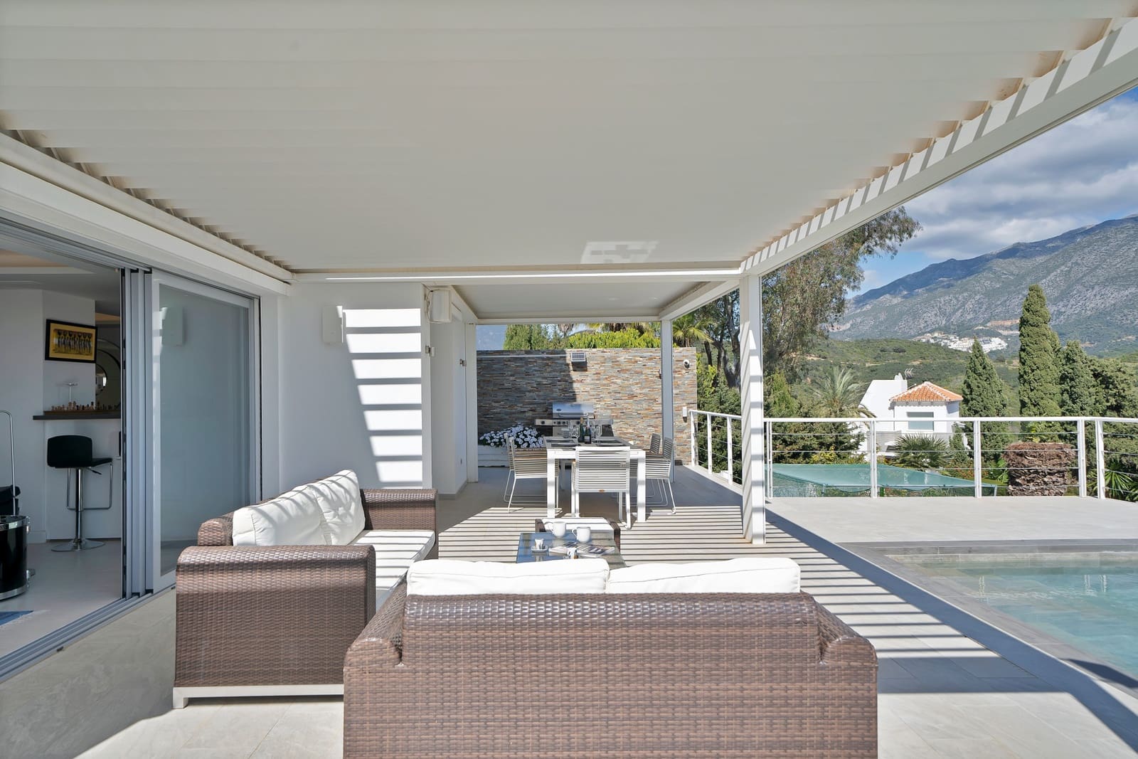 4 sypialnia Willa na sprzedaż w Nueva Andalucia z basenem garażem - 3 100 000 € (Ref: 10157505)