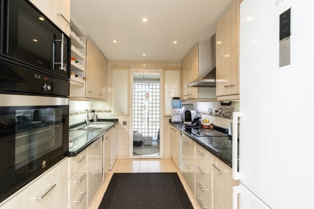 2 chambre Appartement à vendre à Zona de Punta Plata, Estepona avec piscine - 745 000 € (Ref: 10157506)