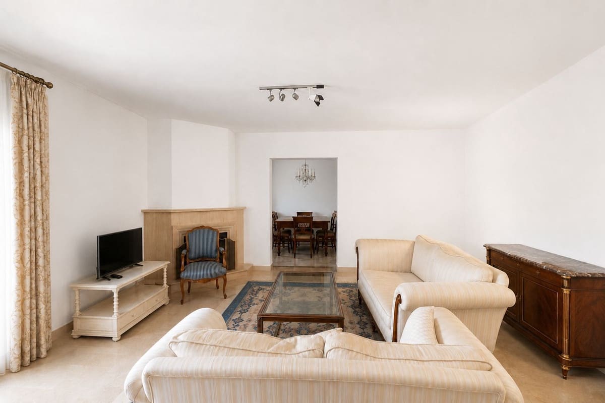 4 quarto Moradia para venda em El Paraiso com piscina garagem - 1 750 000 € (Ref: 10157507)