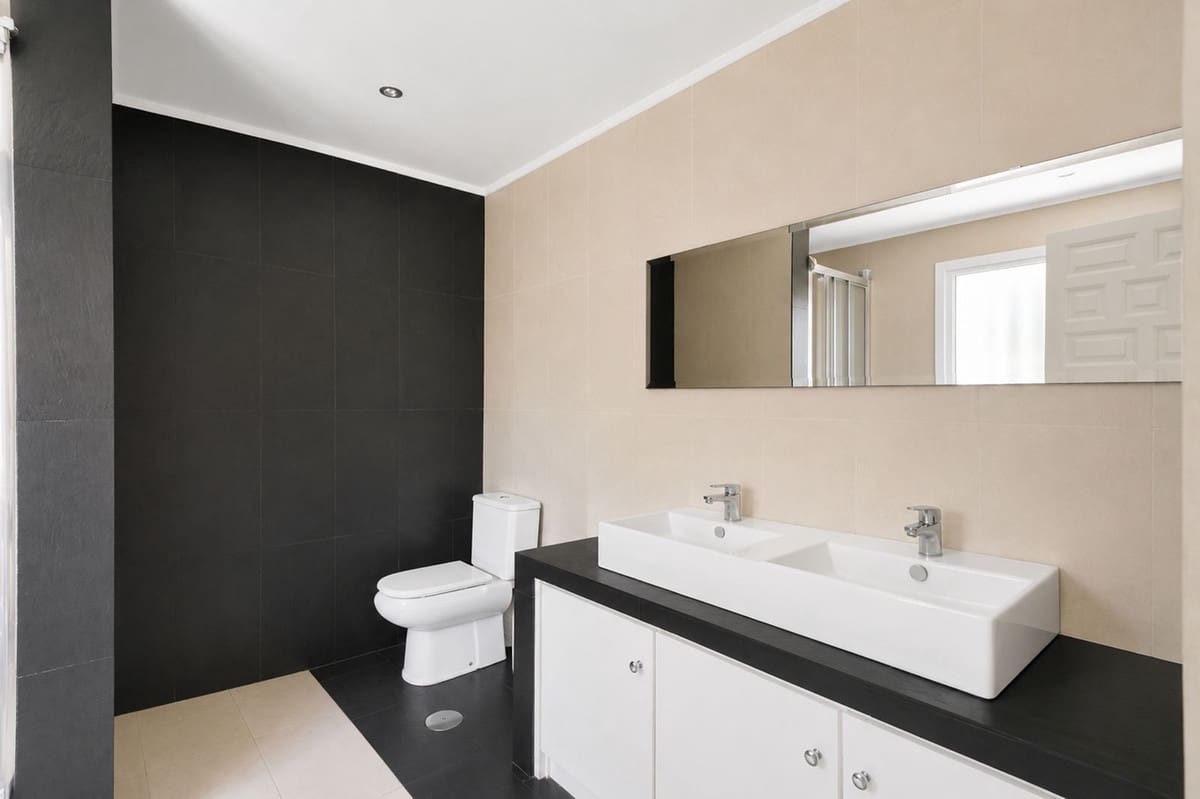 4 quarto Moradia para venda em El Paraiso com piscina garagem - 1 750 000 € (Ref: 10157507)