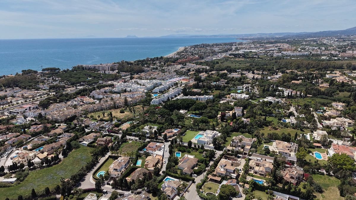4 quarto Moradia para venda em El Paraiso com piscina garagem - 1 750 000 € (Ref: 10157507)