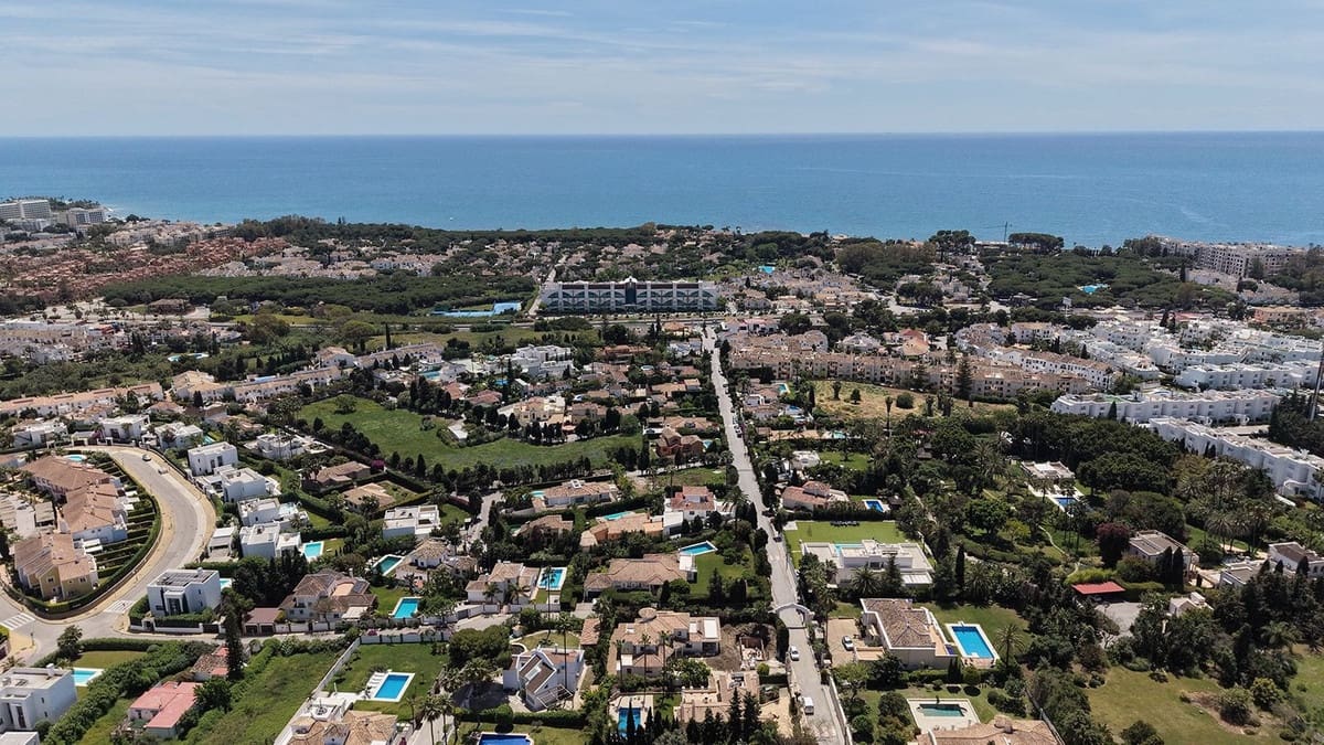 4 quarto Moradia para venda em El Paraiso com piscina garagem - 1 750 000 € (Ref: 10157507)