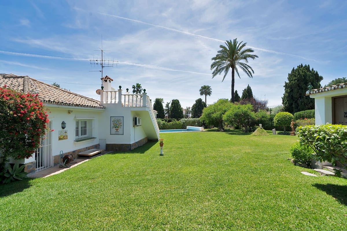 4 quarto Moradia para venda em El Paraiso com piscina garagem - 1 750 000 € (Ref: 10157507)