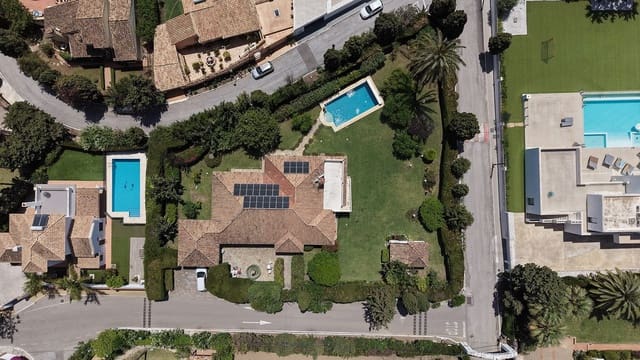 4 quarto Moradia para venda em El Paraiso, Estepona com piscina garagem - 1 750 000 € (Ref: 10157507)