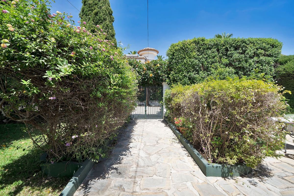 4 quarto Moradia para venda em El Paraiso com piscina garagem - 1 750 000 € (Ref: 10157507)
