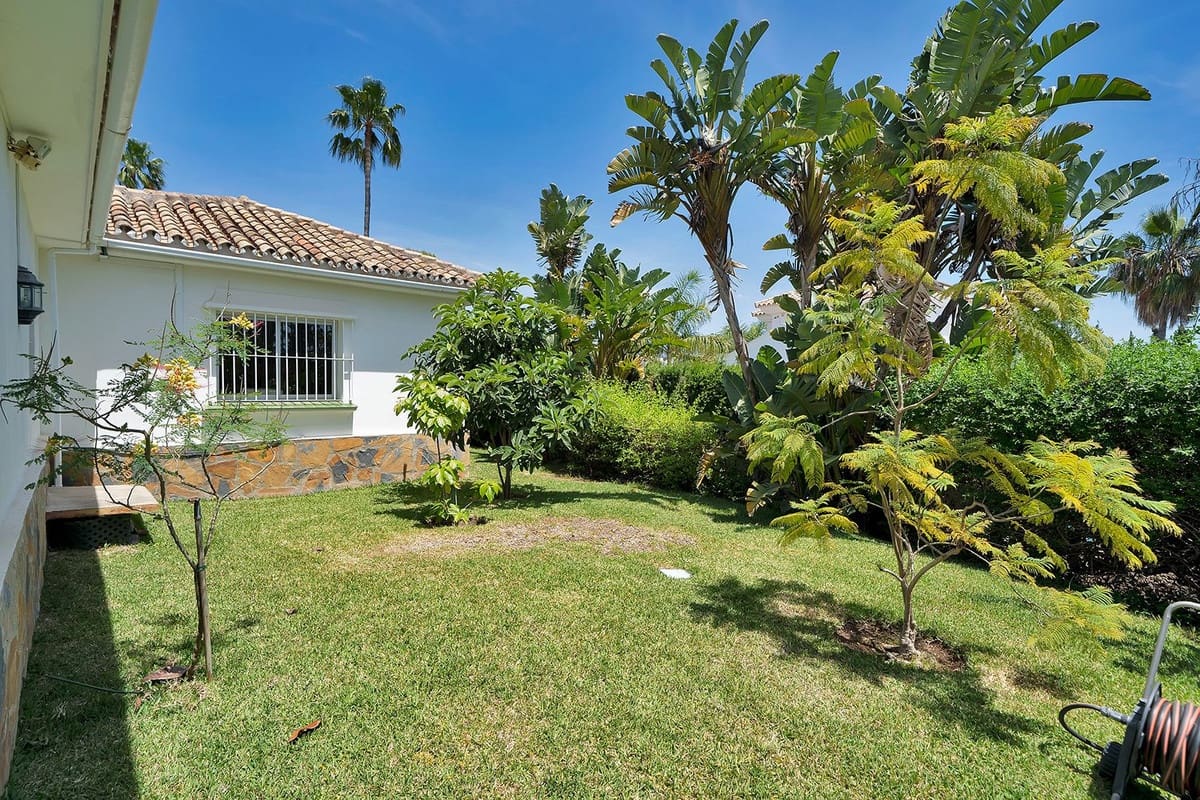 4 quarto Moradia para venda em El Paraiso com piscina garagem - 1 750 000 € (Ref: 10157507)
