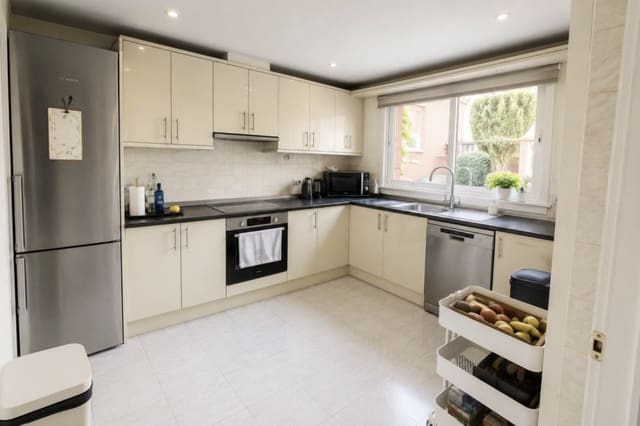 3 chambre Maison de Ville à vendre à Nueva Andalucia, Marbella avec piscine garage - 539 000 € (Ref: 10157508)