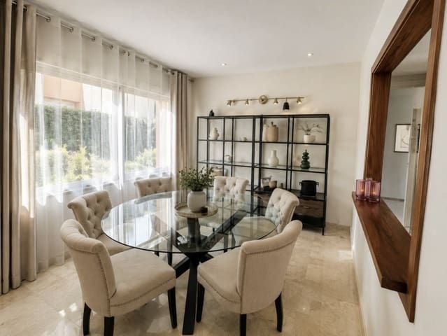 3 chambre Maison de Ville à vendre à Nueva Andalucia, Marbella avec piscine garage - 539 000 € (Ref: 10157508)