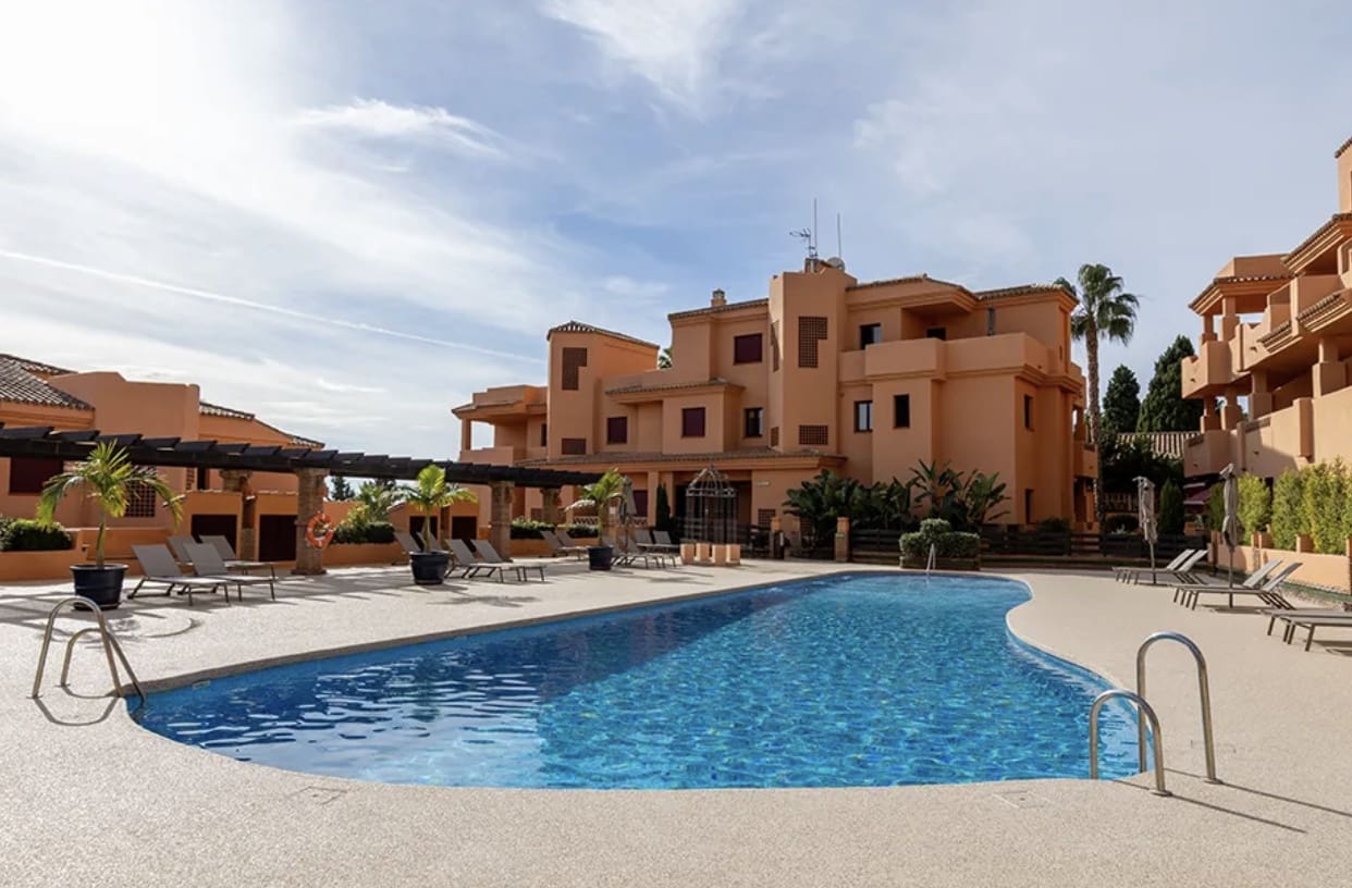3 soverom Penthouse til salgs i El Paraiso med svømmebasseng garasje - € 425 000 (Ref: 10157509)