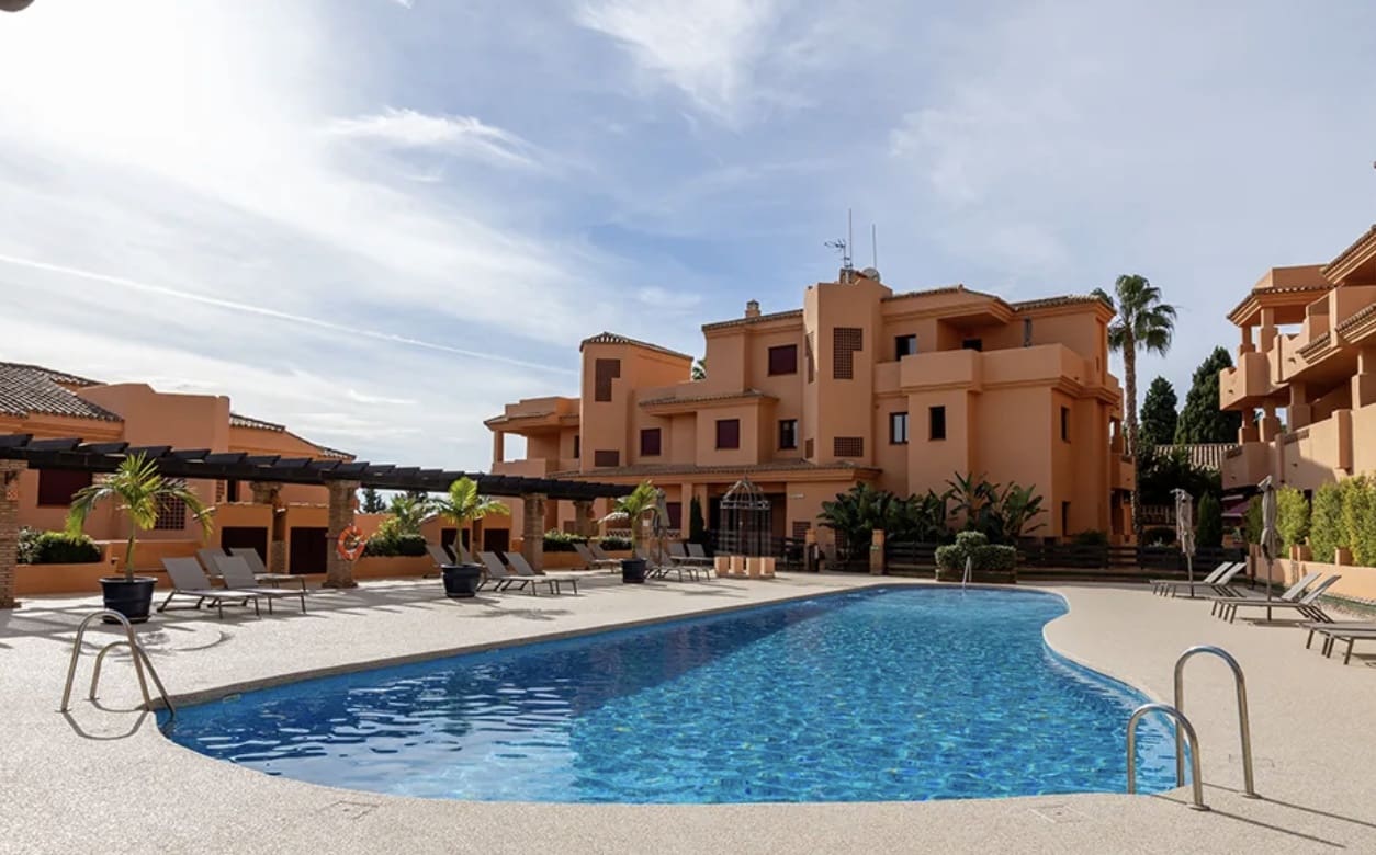 3 soverom Penthouse til salgs i El Paraiso med svømmebasseng garasje - € 425 000 (Ref: 10157509)