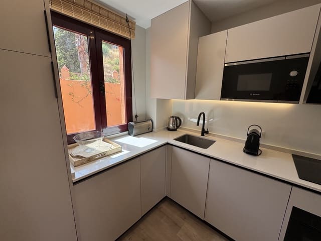 3 soverom Penthouse til salgs i El Paraiso, Estepona med svømmebasseng garasje - € 425 000 (Ref: 10157509)