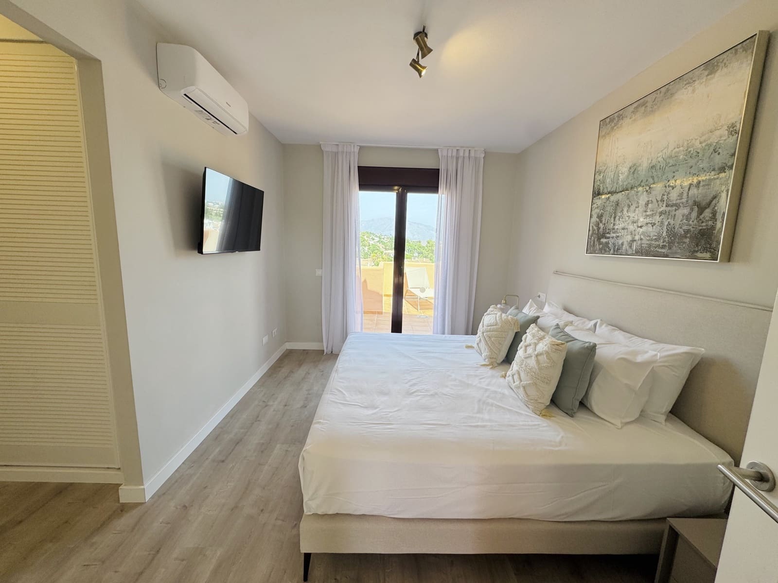 3 soverom Penthouse til salgs i El Paraiso med svømmebasseng garasje - € 425 000 (Ref: 10157509)