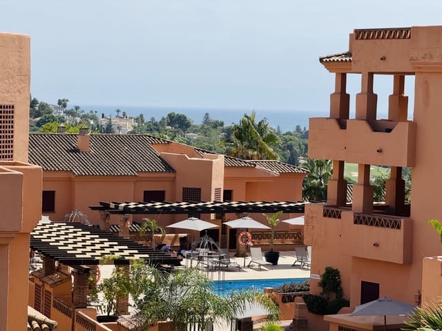 3 soverom Penthouse til salgs i El Paraiso, Estepona med svømmebasseng garasje - € 425 000 (Ref: 10157509)
