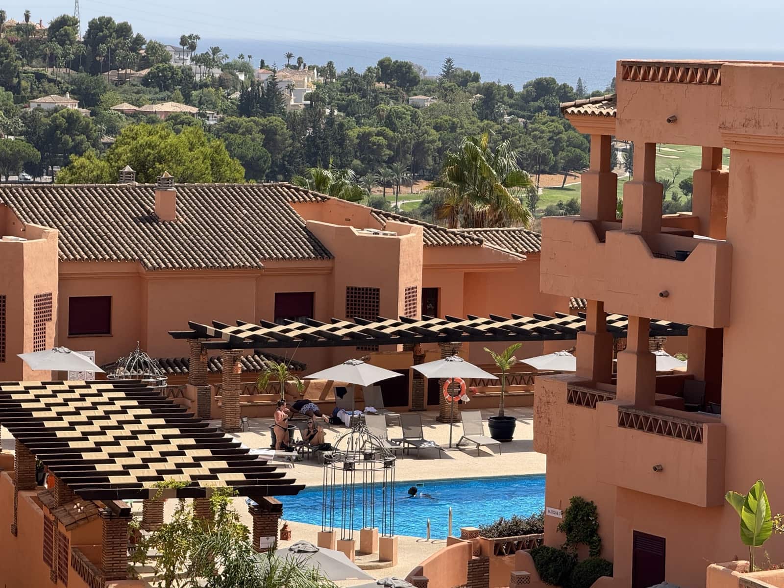 3 soverom Penthouse til salgs i El Paraiso med svømmebasseng garasje - € 425 000 (Ref: 10157509)