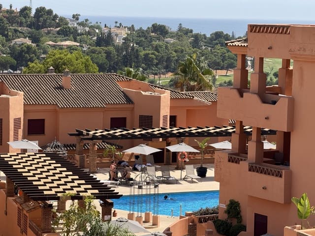 3 soverom Penthouse til salgs i El Paraiso, Estepona med svømmebasseng garasje - € 425 000 (Ref: 10157509)