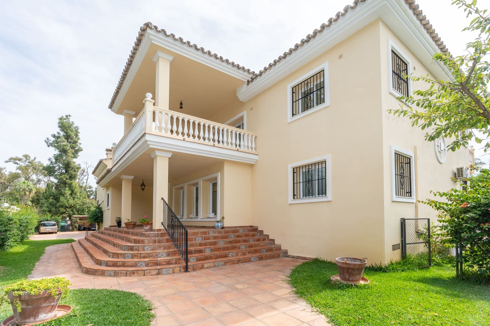 6 bedroom Villa for sale in Guadalmina with pool garage - € 3,400,000 (Ref: 10161154)