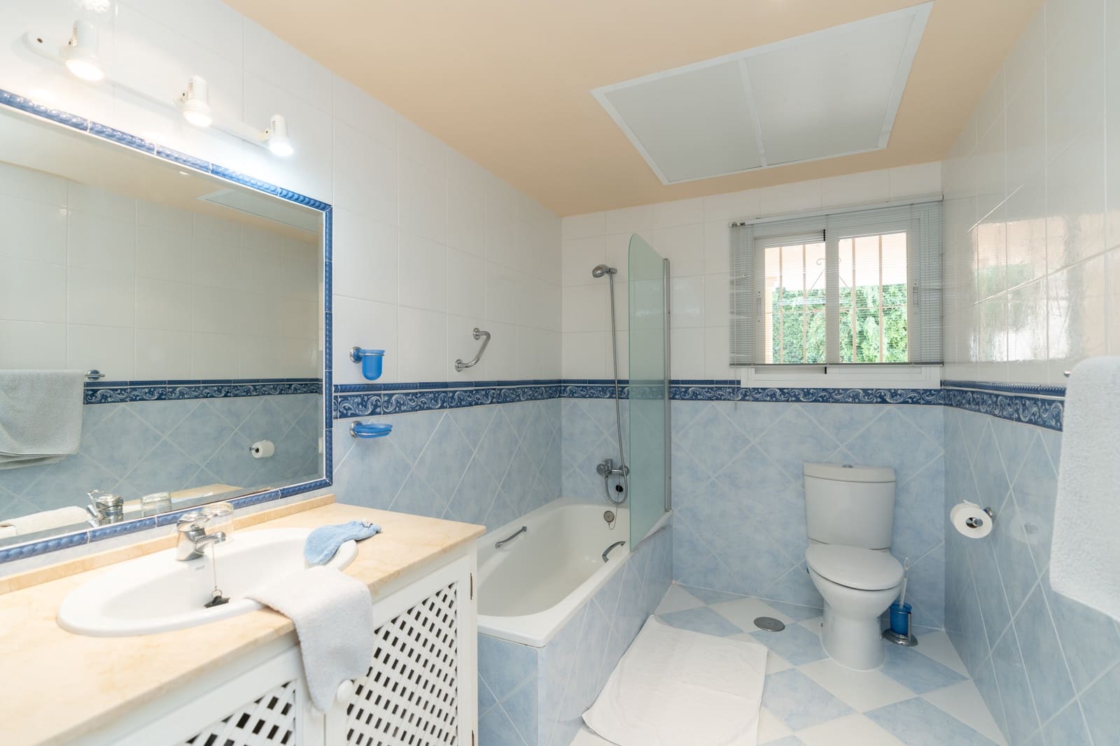 6 bedroom Villa for sale in Guadalmina with pool garage - € 3,400,000 (Ref: 10161154)