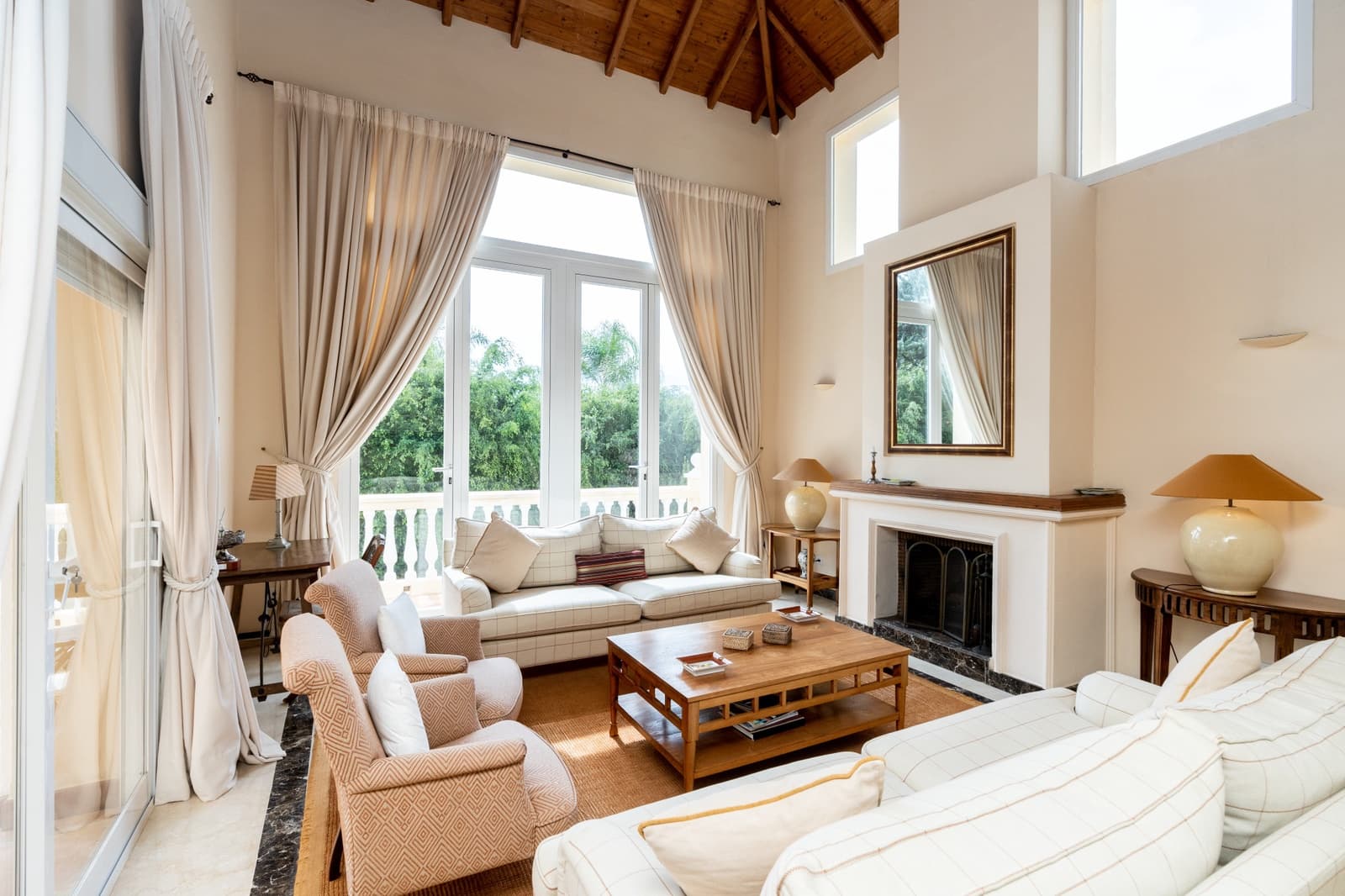 6 bedroom Villa for sale in Guadalmina with pool garage - € 3,400,000 (Ref: 10161154)