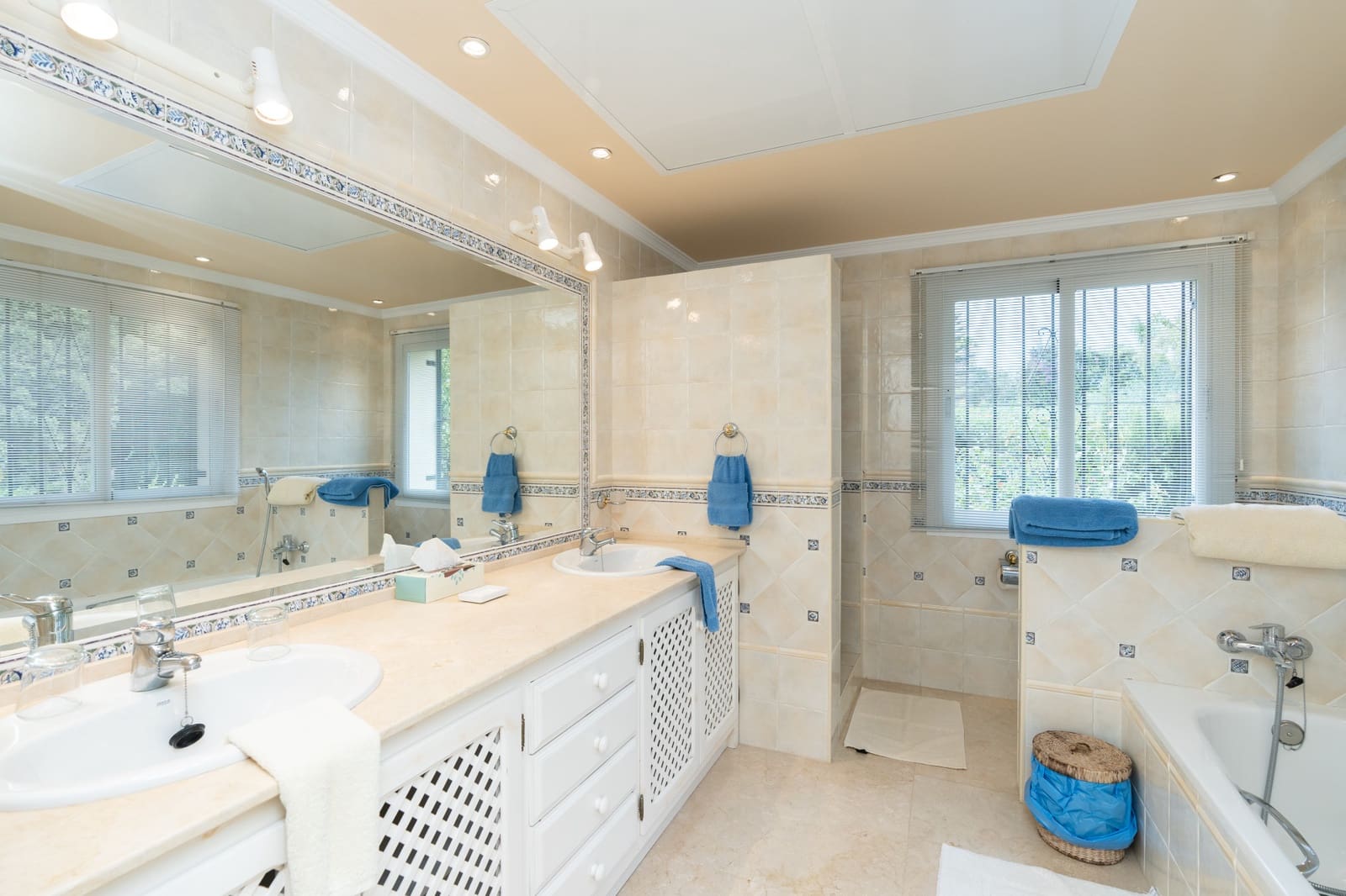 6 bedroom Villa for sale in Guadalmina with pool garage - € 3,400,000 (Ref: 10161154)