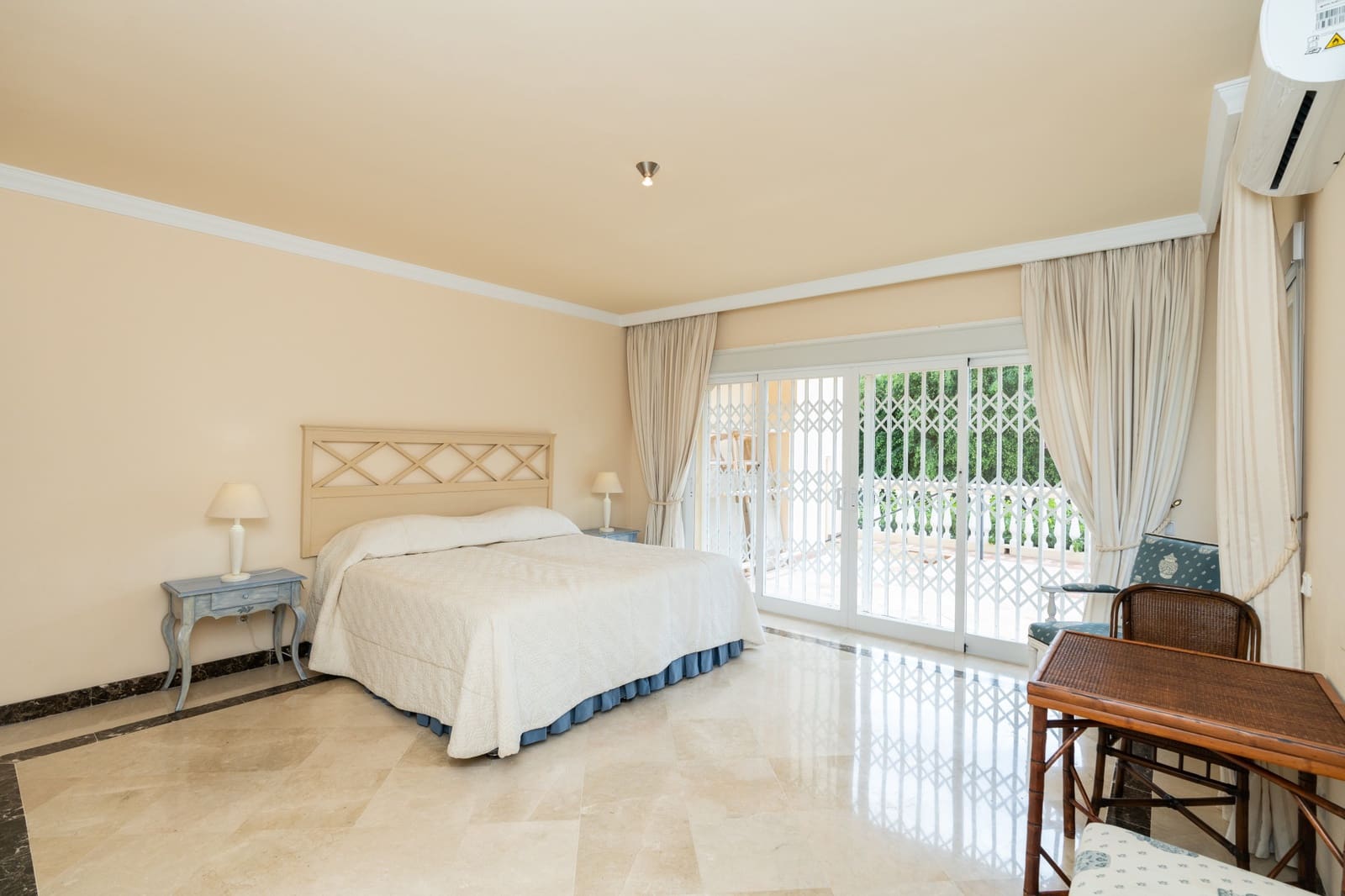 6 bedroom Villa for sale in Guadalmina with pool garage - € 3,400,000 (Ref: 10161154)