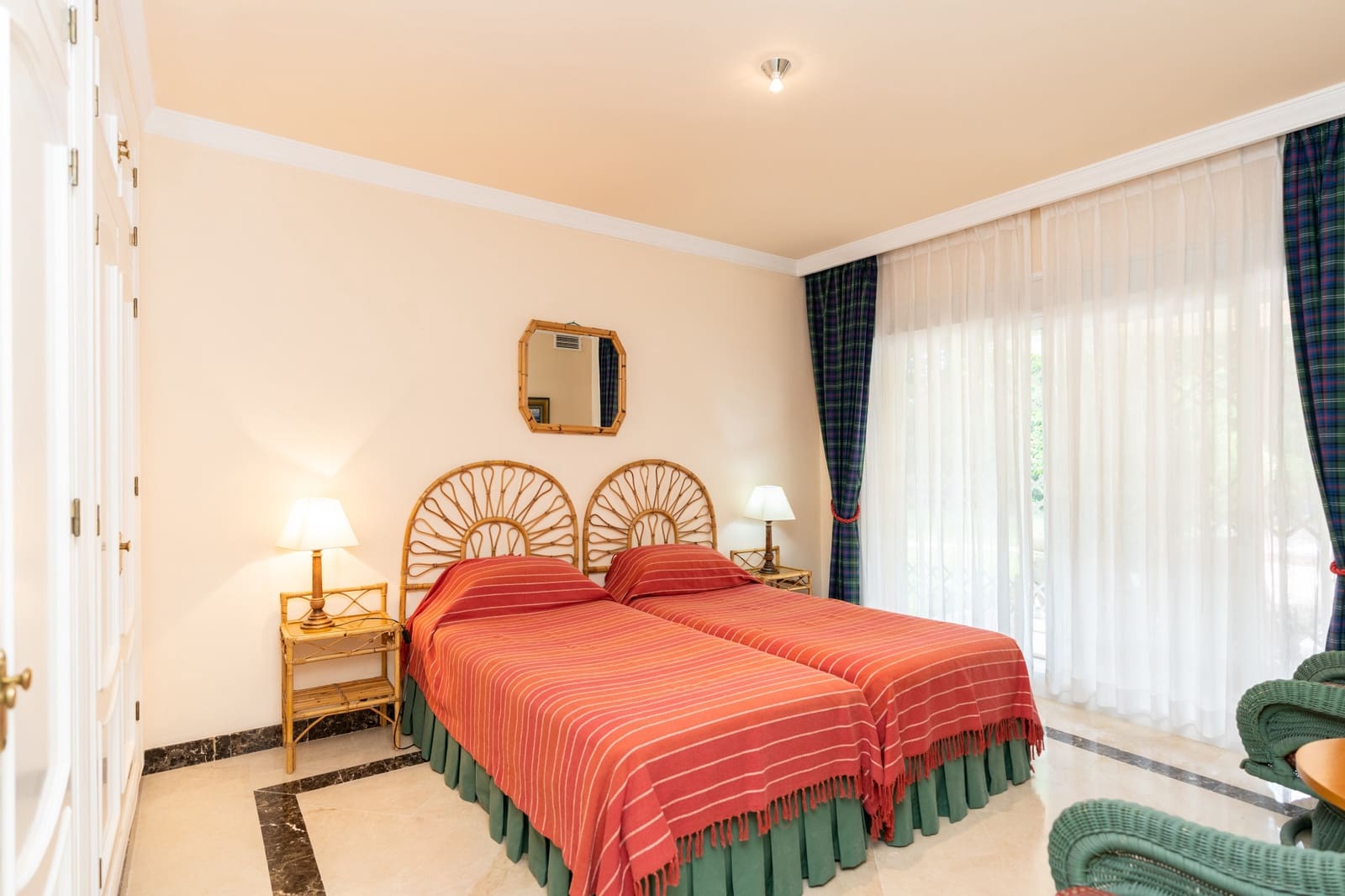 6 bedroom Villa for sale in Guadalmina with pool garage - € 3,400,000 (Ref: 10161154)