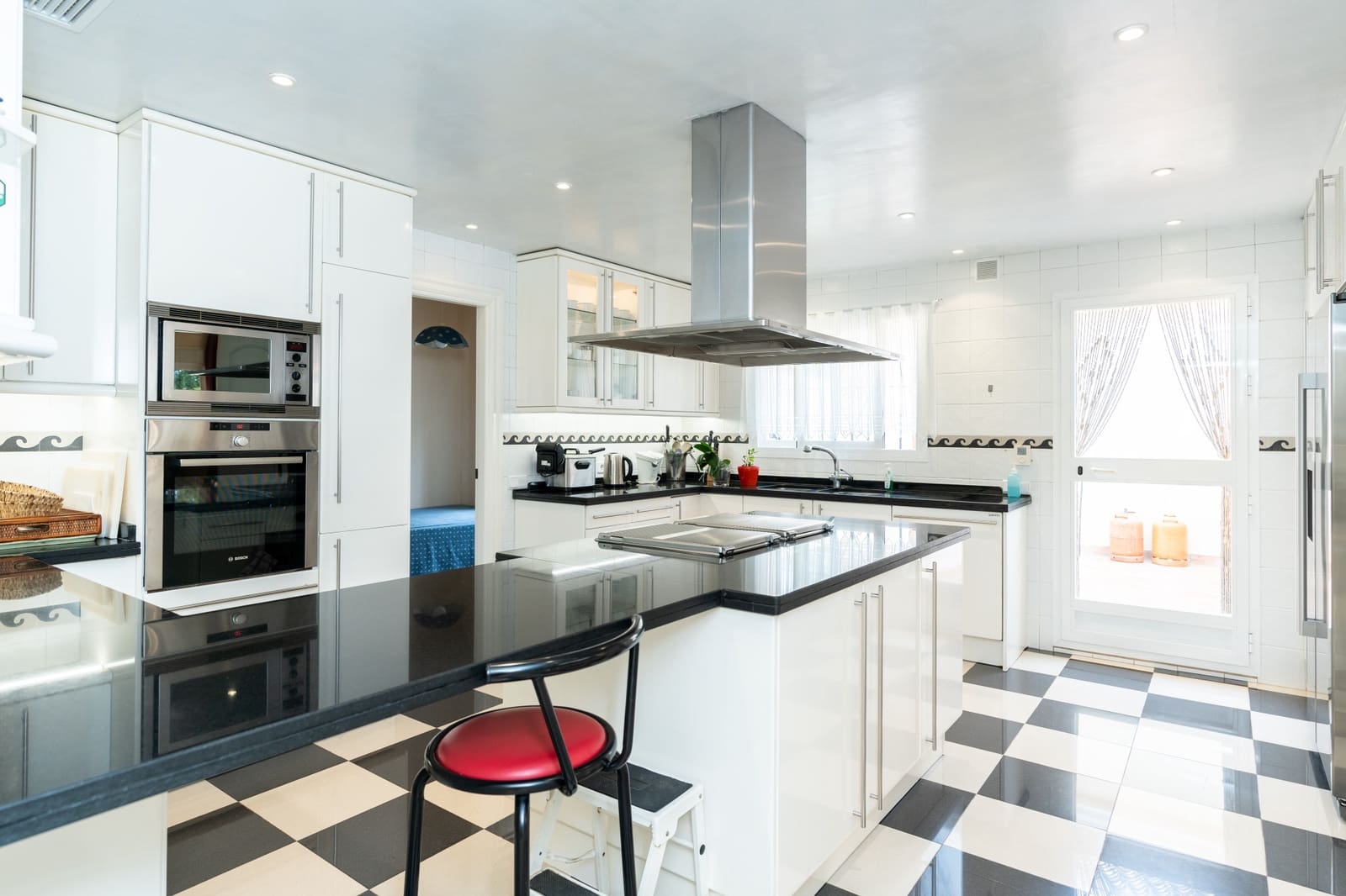 6 bedroom Villa for sale in Guadalmina with pool garage - € 3,400,000 (Ref: 10161154)