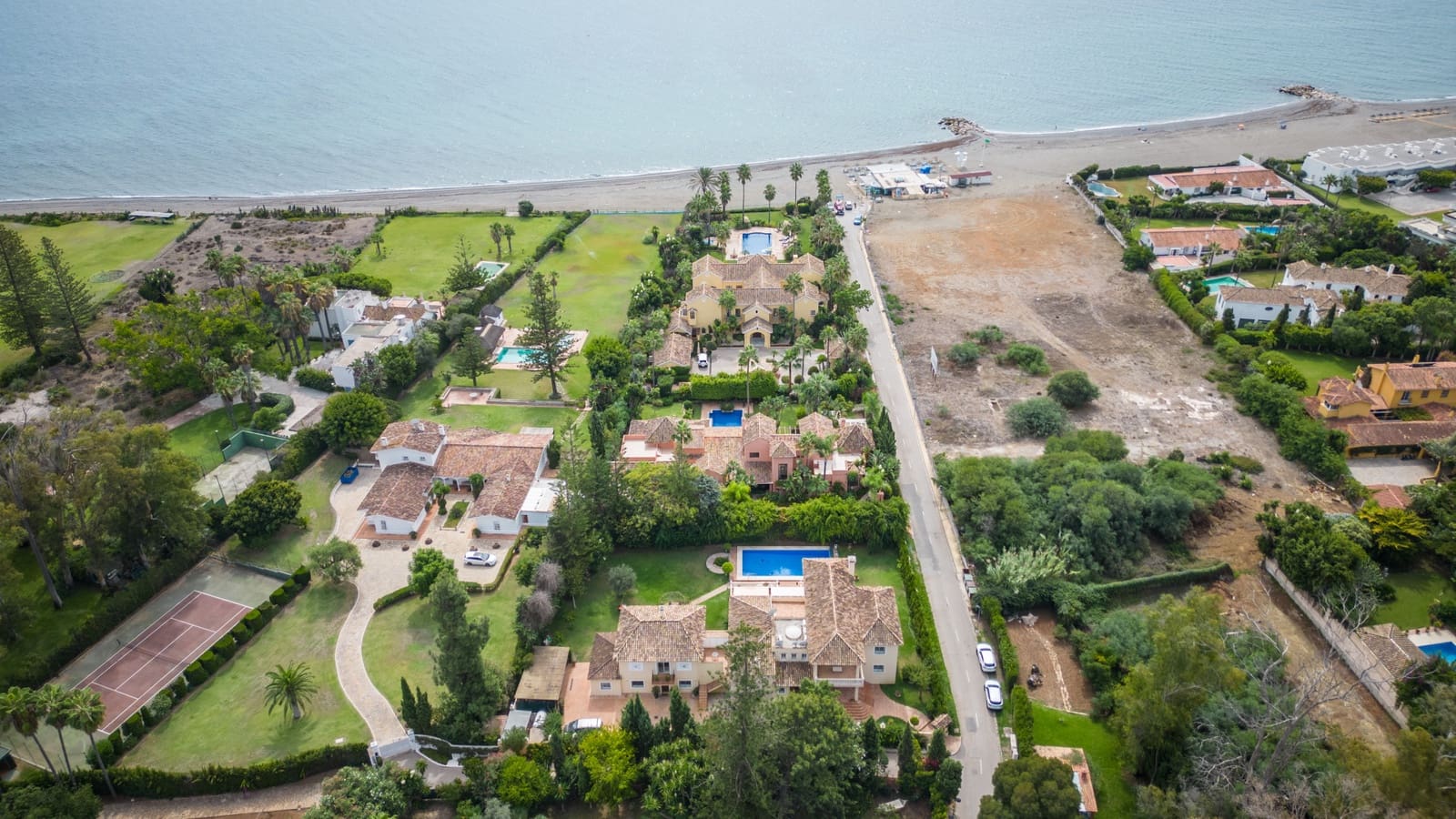 6 bedroom Villa for sale in Guadalmina with pool garage - € 3,400,000 (Ref: 10161154)