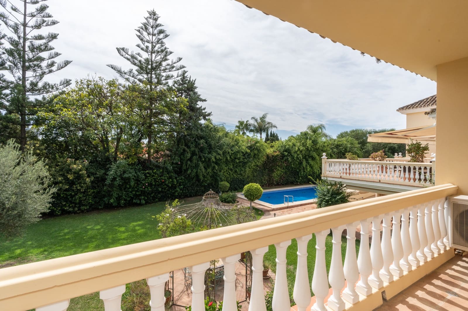 6 bedroom Villa for sale in Guadalmina with pool garage - € 3,400,000 (Ref: 10161154)