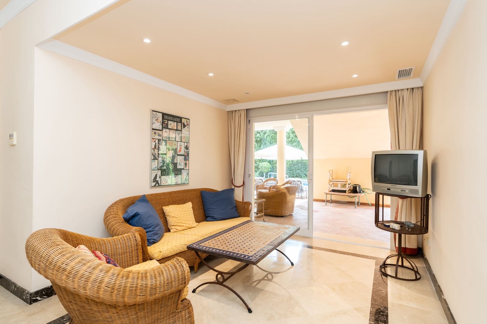 6 bedroom Villa for sale in Guadalmina with pool garage - € 3,400,000 (Ref: 10161154)
