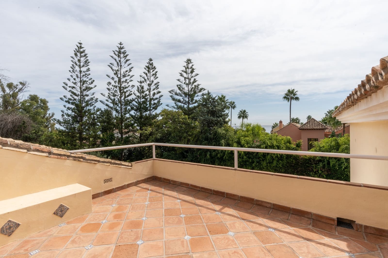 6 bedroom Villa for sale in Guadalmina with pool garage - € 3,400,000 (Ref: 10161154)