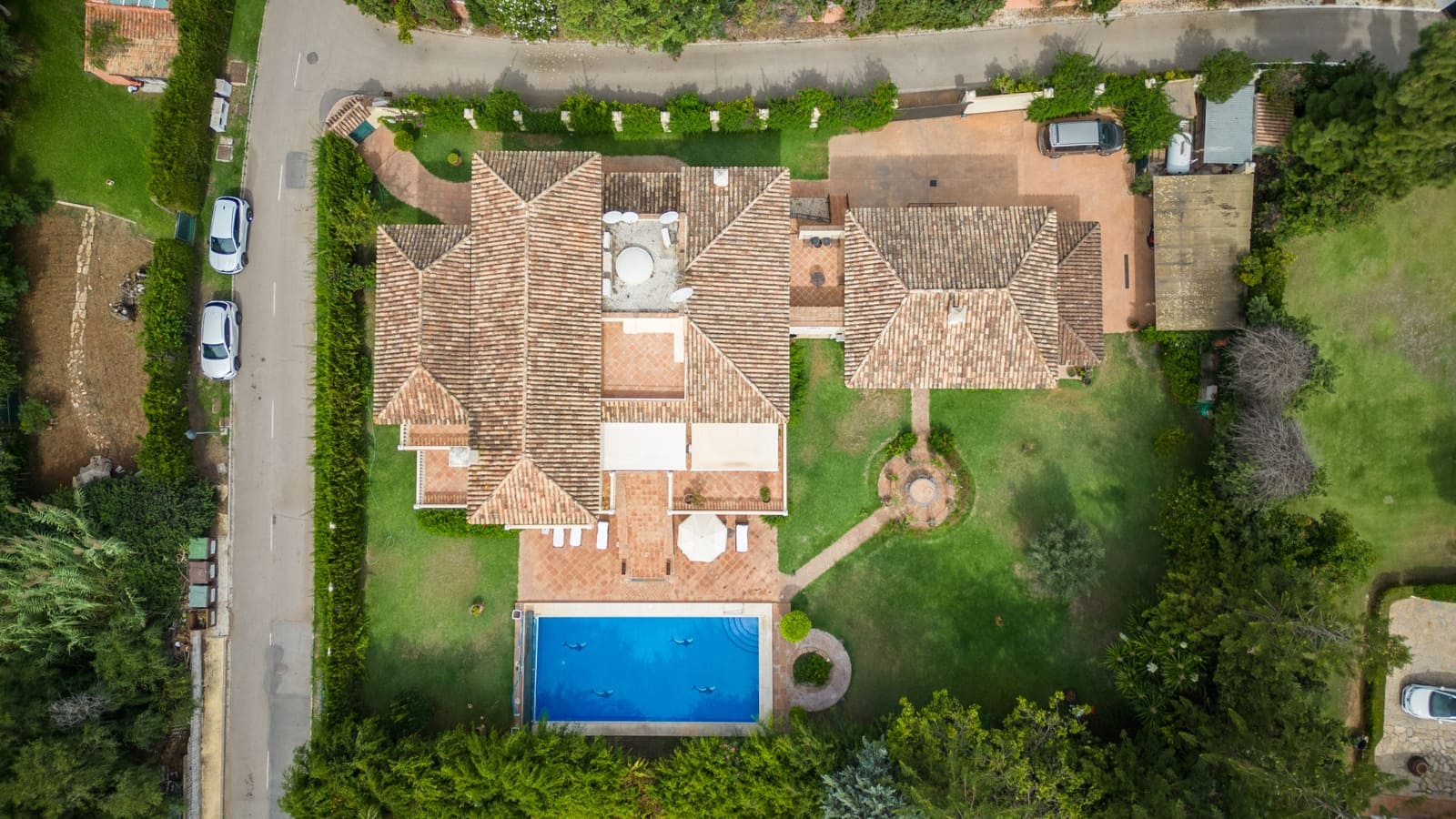 6 bedroom Villa for sale in Guadalmina with pool garage - € 3,400,000 (Ref: 10161154)