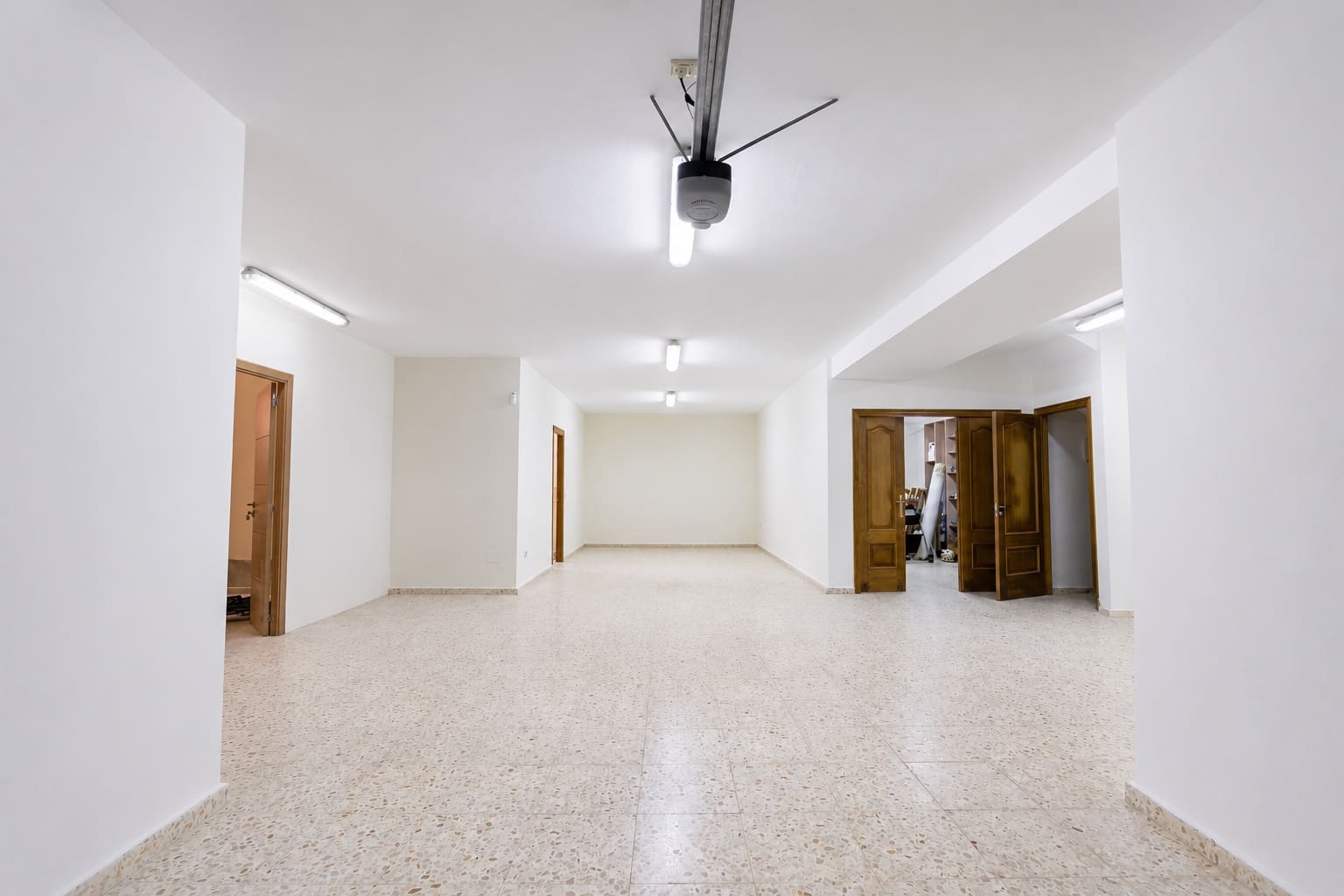 5 bedroom Villa for sale in La Quinta with pool garage - € 2,400,000 (Ref: 10164765)
