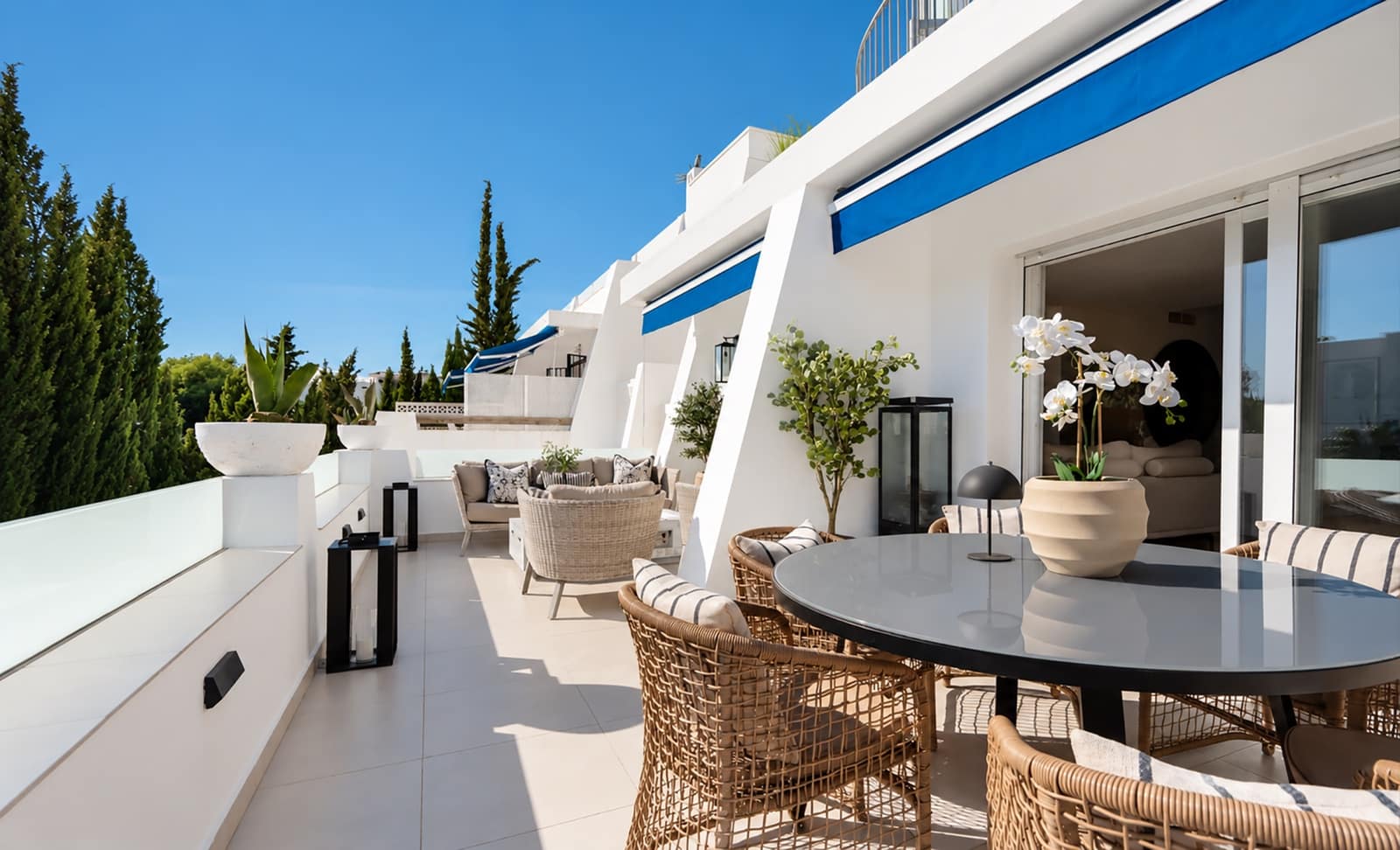 3 bedroom Apartment for sale in Nueva Andalucia with pool garage - € 849,000 (Ref: 10164766)