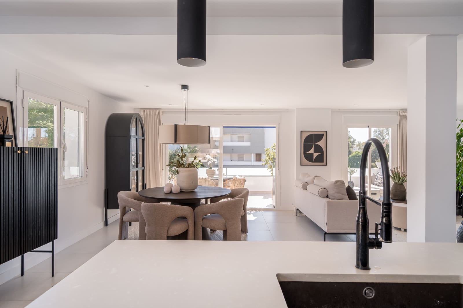 3 bedroom Apartment for sale in Nueva Andalucia with pool garage - € 849,000 (Ref: 10164766)