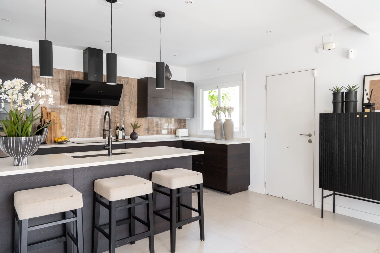 3 bedroom Apartment for sale in Nueva Andalucia with pool garage - € 849,000 (Ref: 10164766)