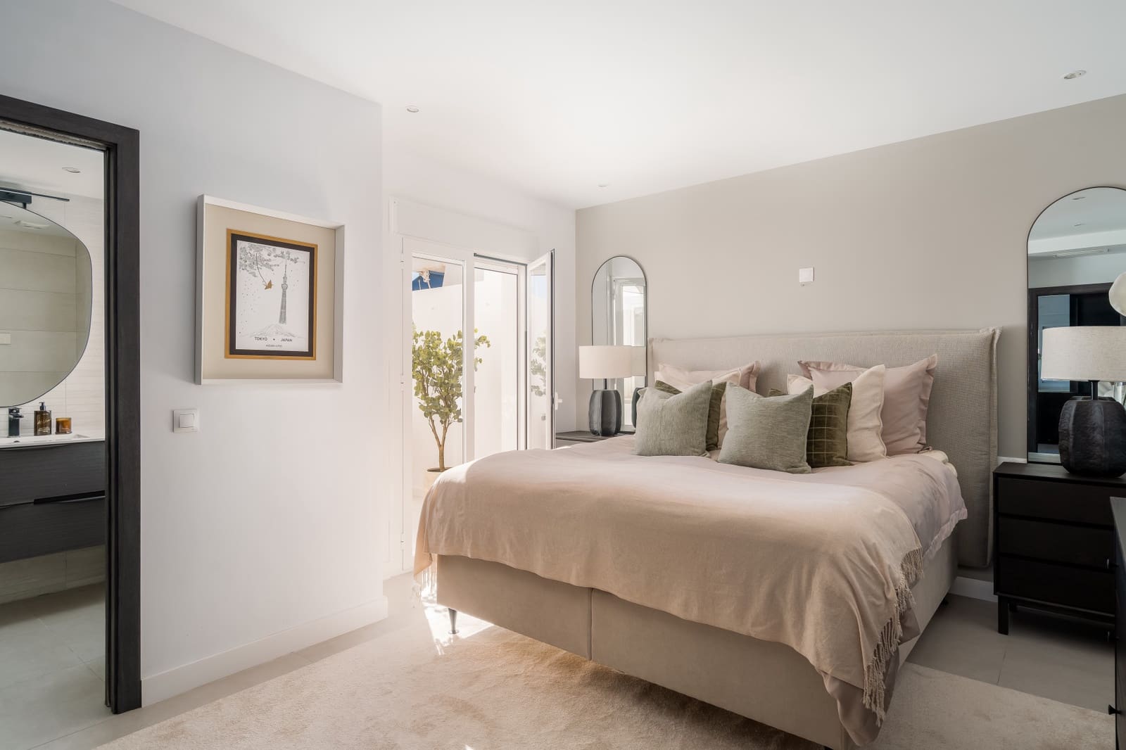 3 bedroom Apartment for sale in Nueva Andalucia with pool garage - € 849,000 (Ref: 10164766)