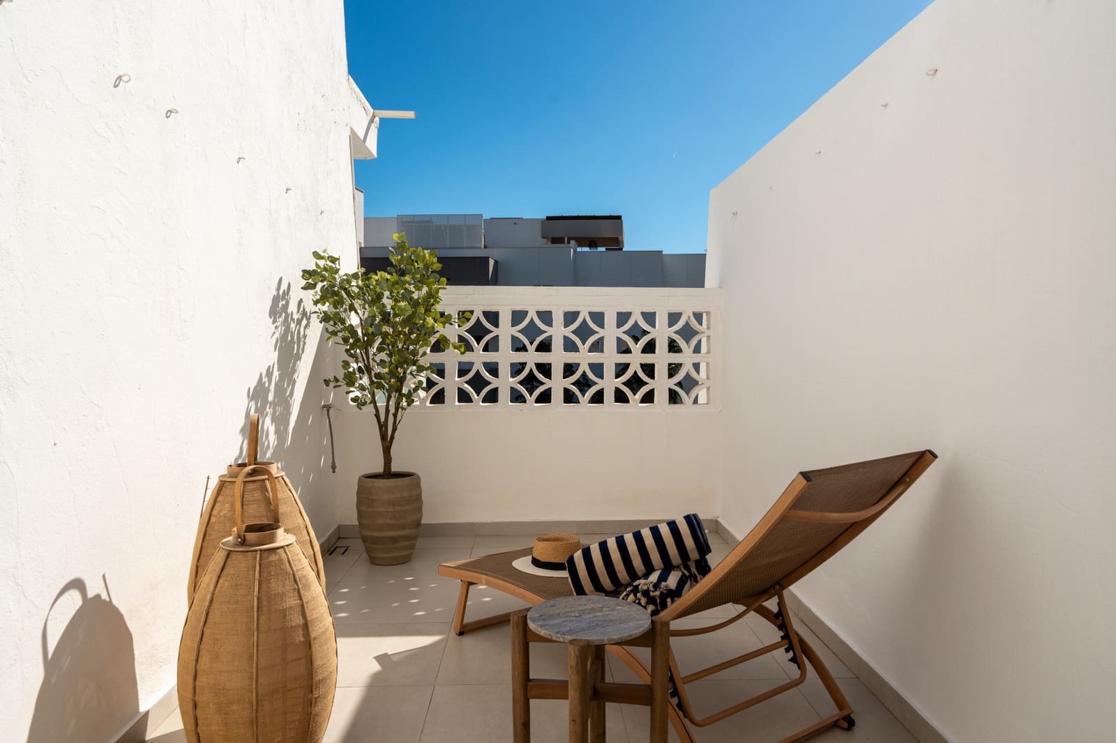 3 bedroom Apartment for sale in Nueva Andalucia with pool garage - € 849,000 (Ref: 10164766)