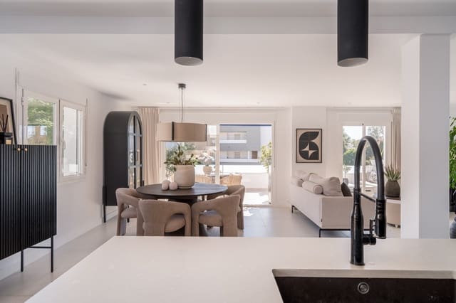 3 bedroom Apartment for sale in Nueva Andalucía Centro, Marbella with pool garage - € 849,000 (Ref: 10164766)