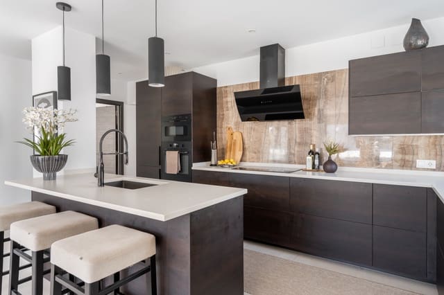 3 bedroom Apartment for sale in Nueva Andalucía Centro, Marbella with pool garage - € 849,000 (Ref: 10164766)