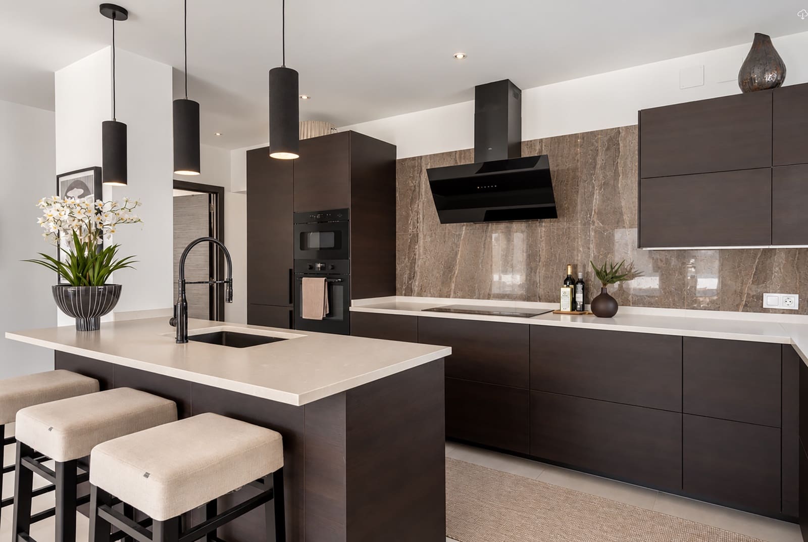 3 bedroom Apartment for sale in Nueva Andalucia with pool garage - € 849,000 (Ref: 10164766)