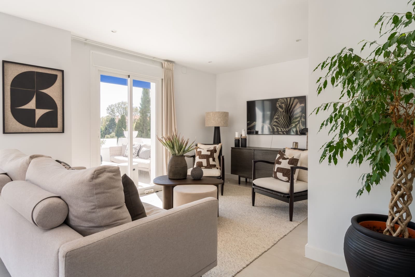 3 bedroom Apartment for sale in Nueva Andalucia with pool garage - € 849,000 (Ref: 10164766)