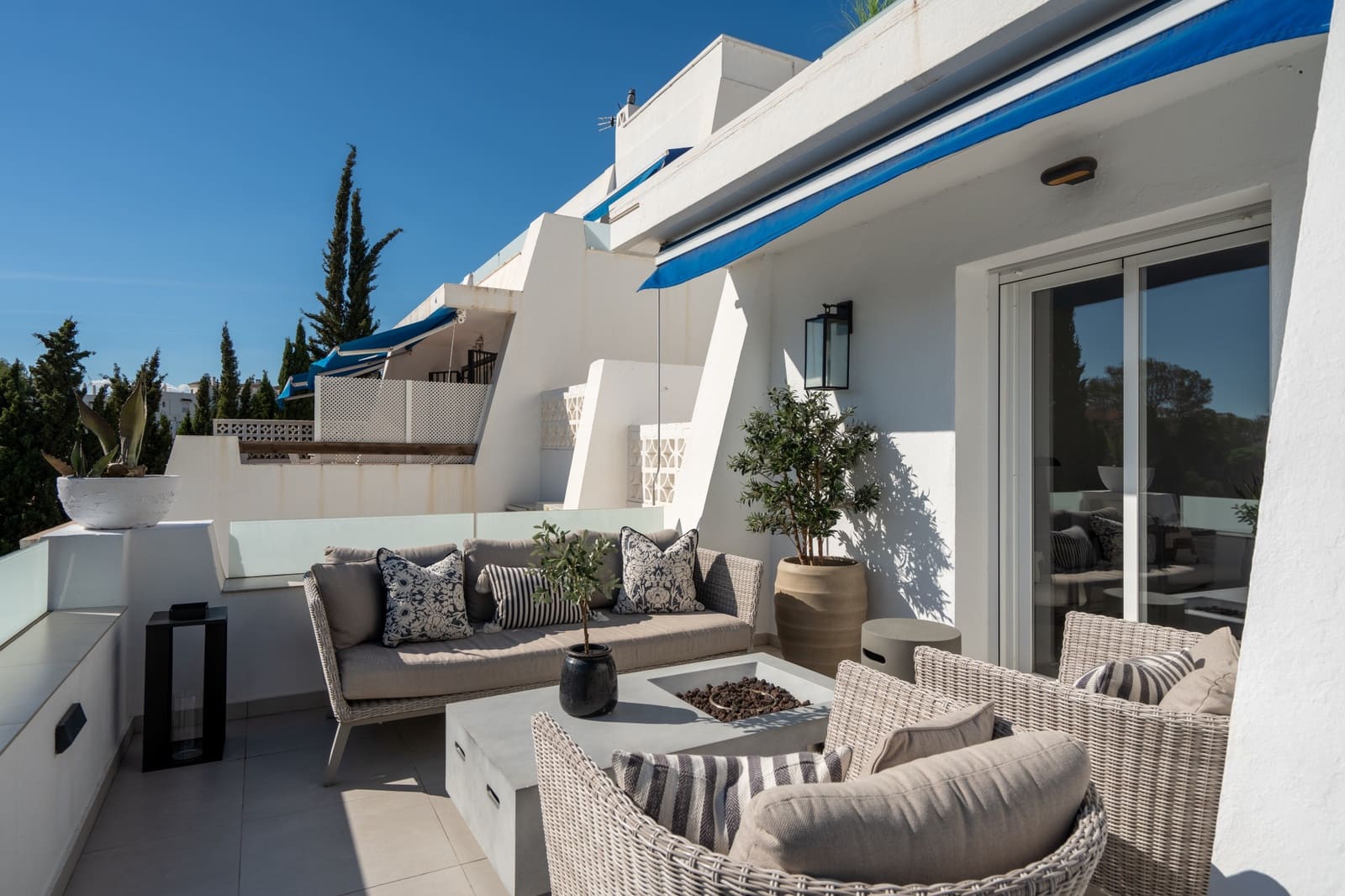 3 bedroom Apartment for sale in Nueva Andalucia with pool garage - € 849,000 (Ref: 10164766)