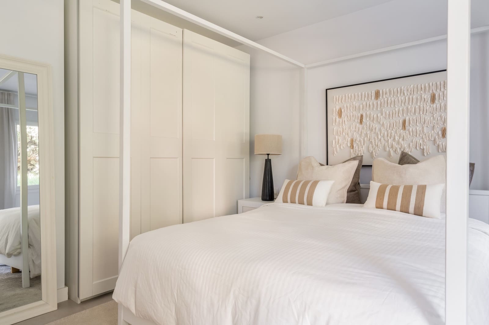 3 bedroom Apartment for sale in Nueva Andalucia with pool garage - € 849,000 (Ref: 10164766)
