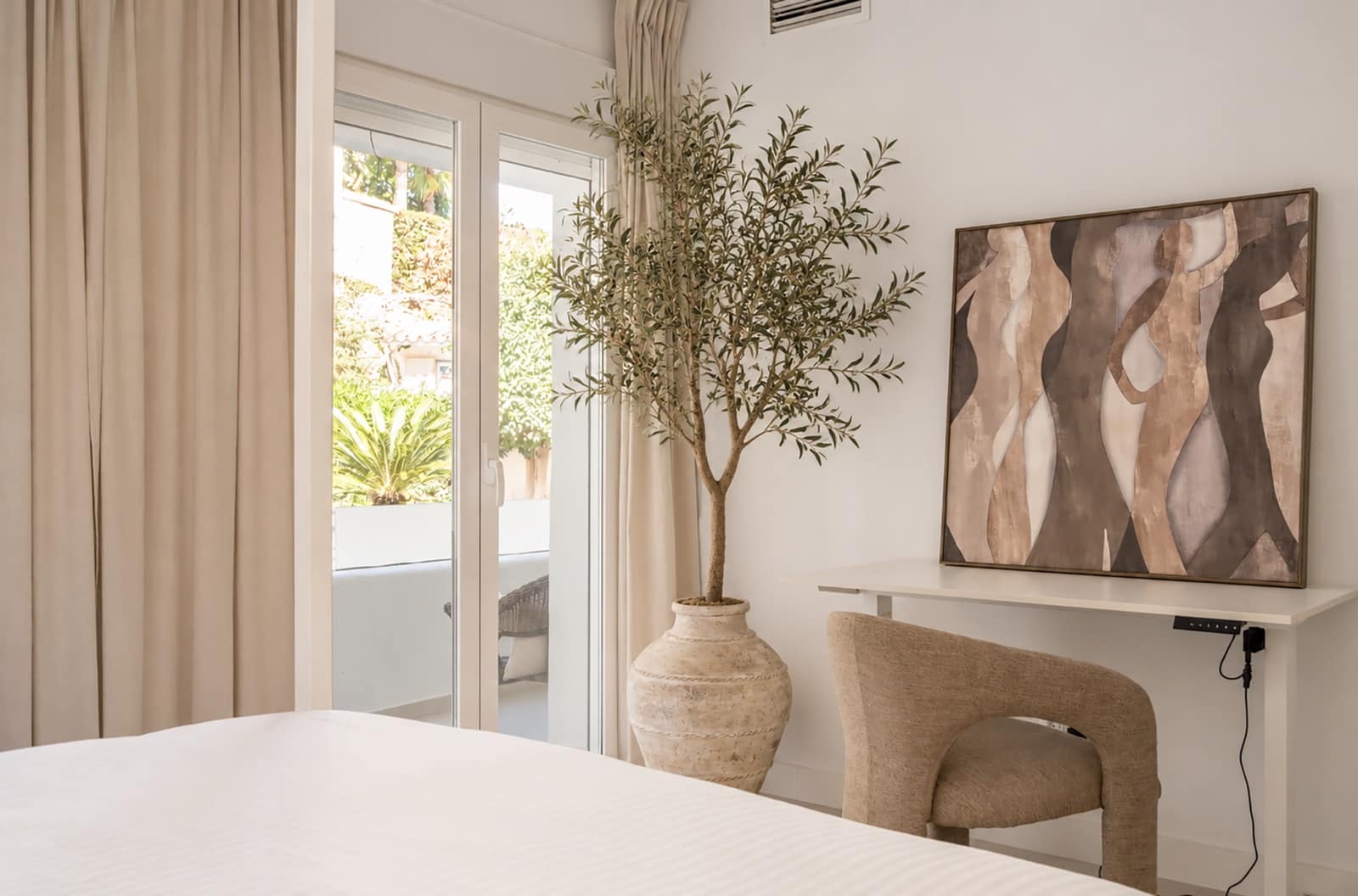 3 bedroom Apartment for sale in Nueva Andalucia with pool garage - € 849,000 (Ref: 10164766)