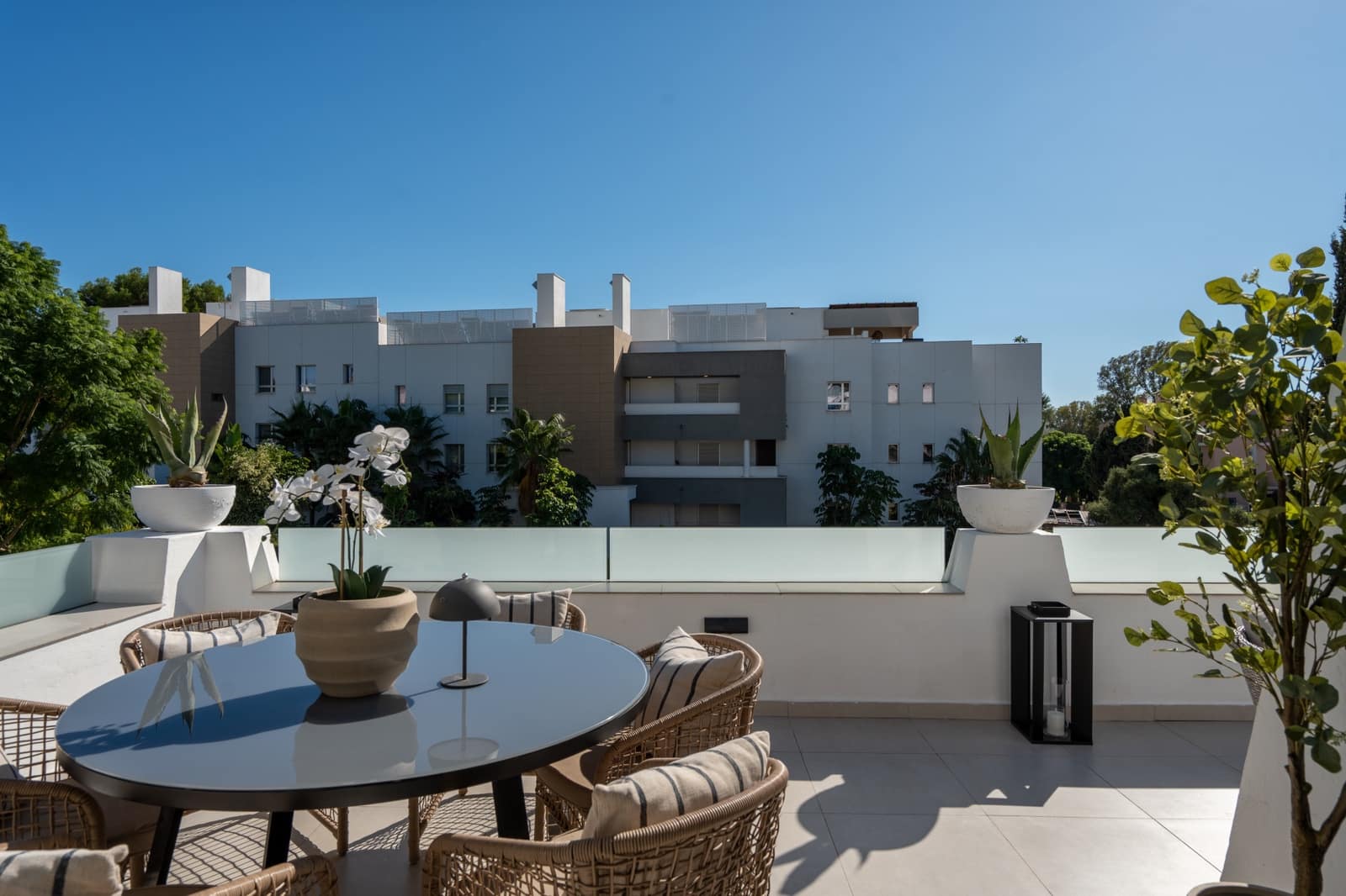 3 bedroom Apartment for sale in Nueva Andalucia with pool garage - € 849,000 (Ref: 10164766)