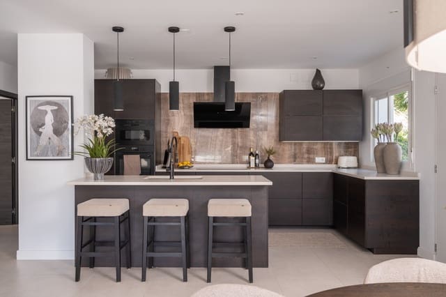3 bedroom Apartment for sale in Nueva Andalucía Centro, Marbella with pool garage - € 849,000 (Ref: 10164766)