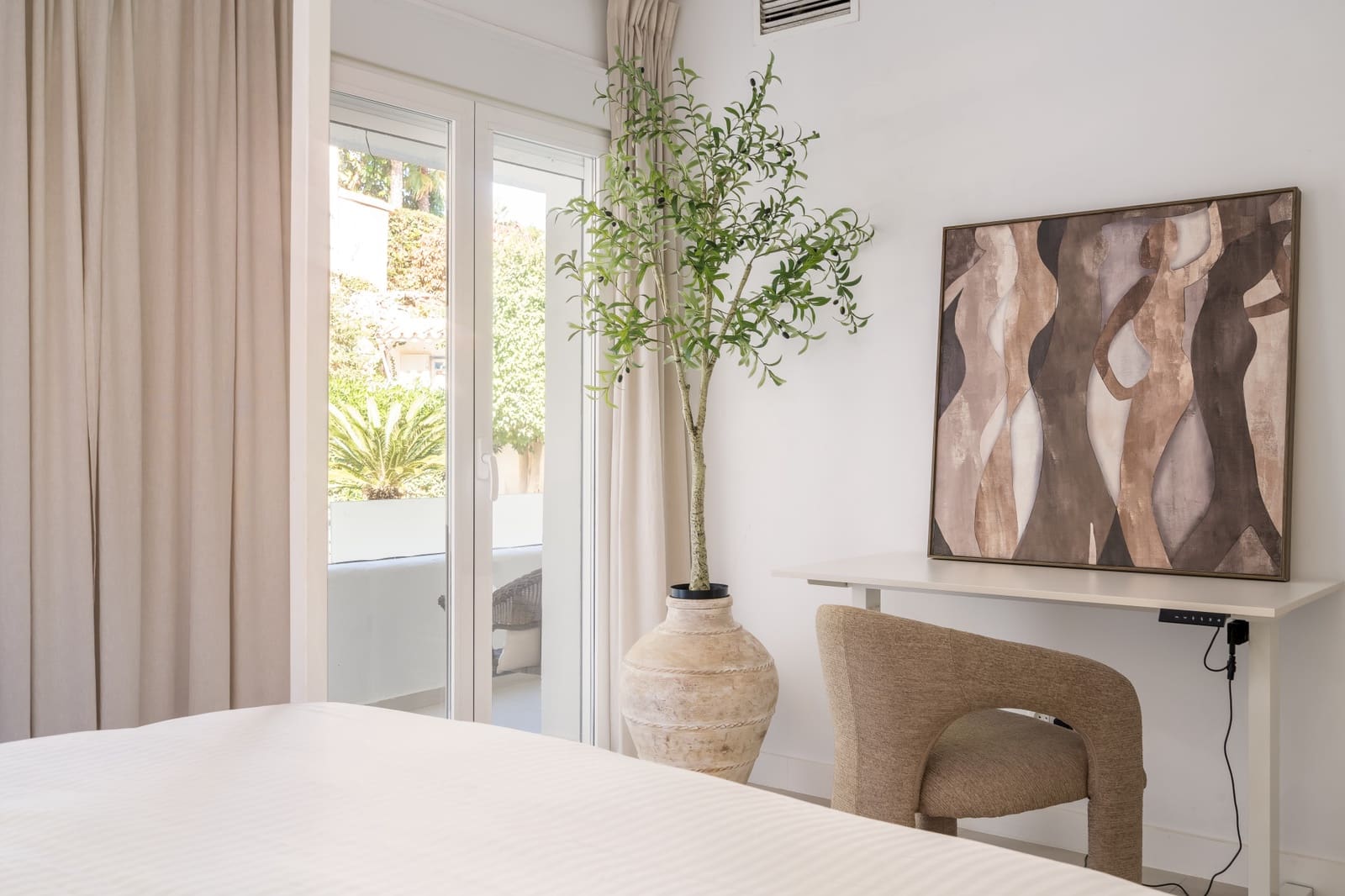 3 bedroom Apartment for sale in Nueva Andalucia with pool garage - € 849,000 (Ref: 10164766)