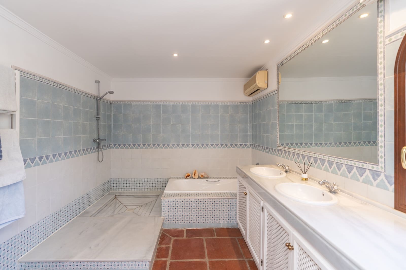 3 chambre Villa/Maison à vendre à Benahavis avec piscine garage - 1 950 000 € (Ref: 10166271)