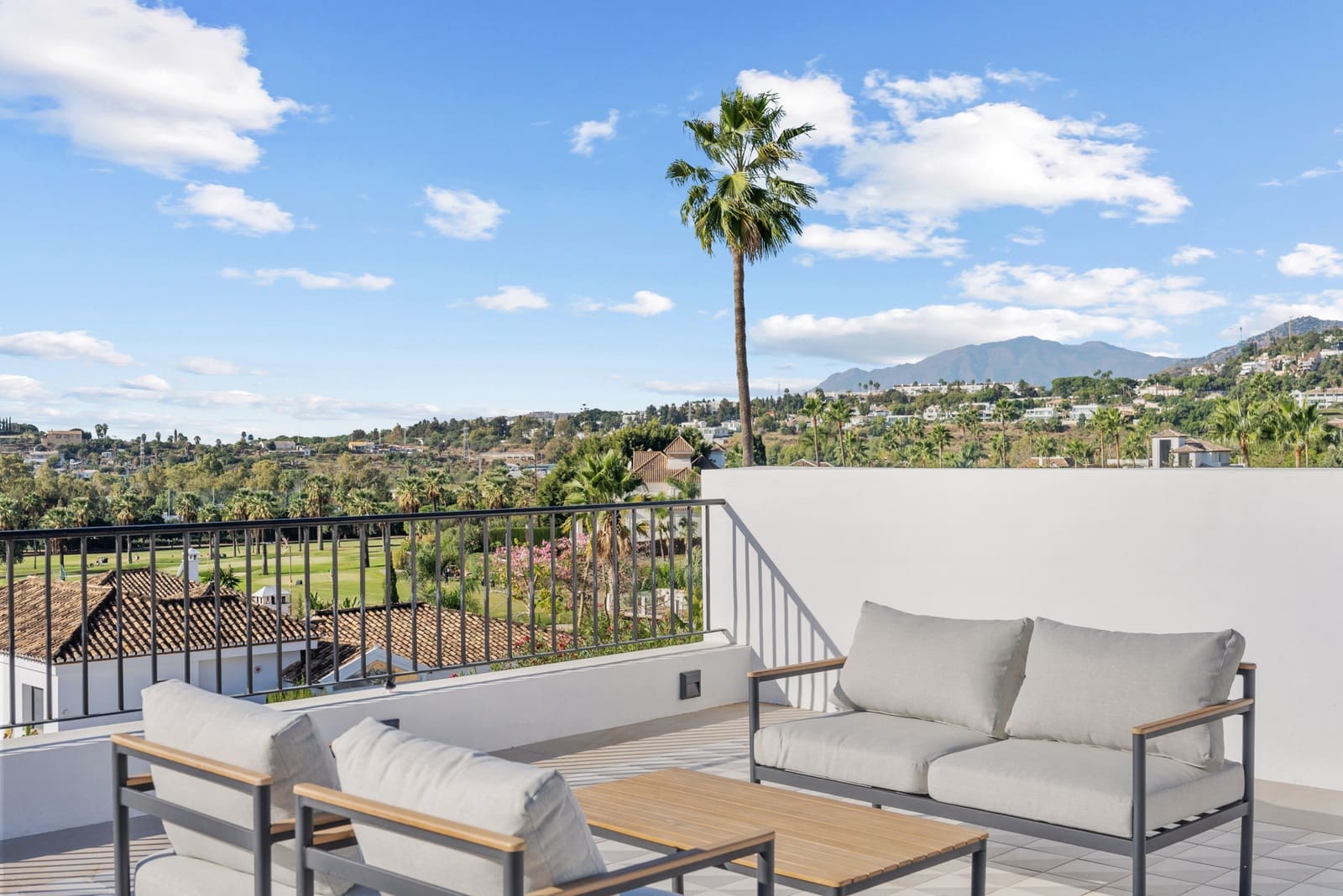 4 Zimmer Villa zu verkaufen in Marbella mit Pool Garage - 2.895.000 € (Ref: 9860504)