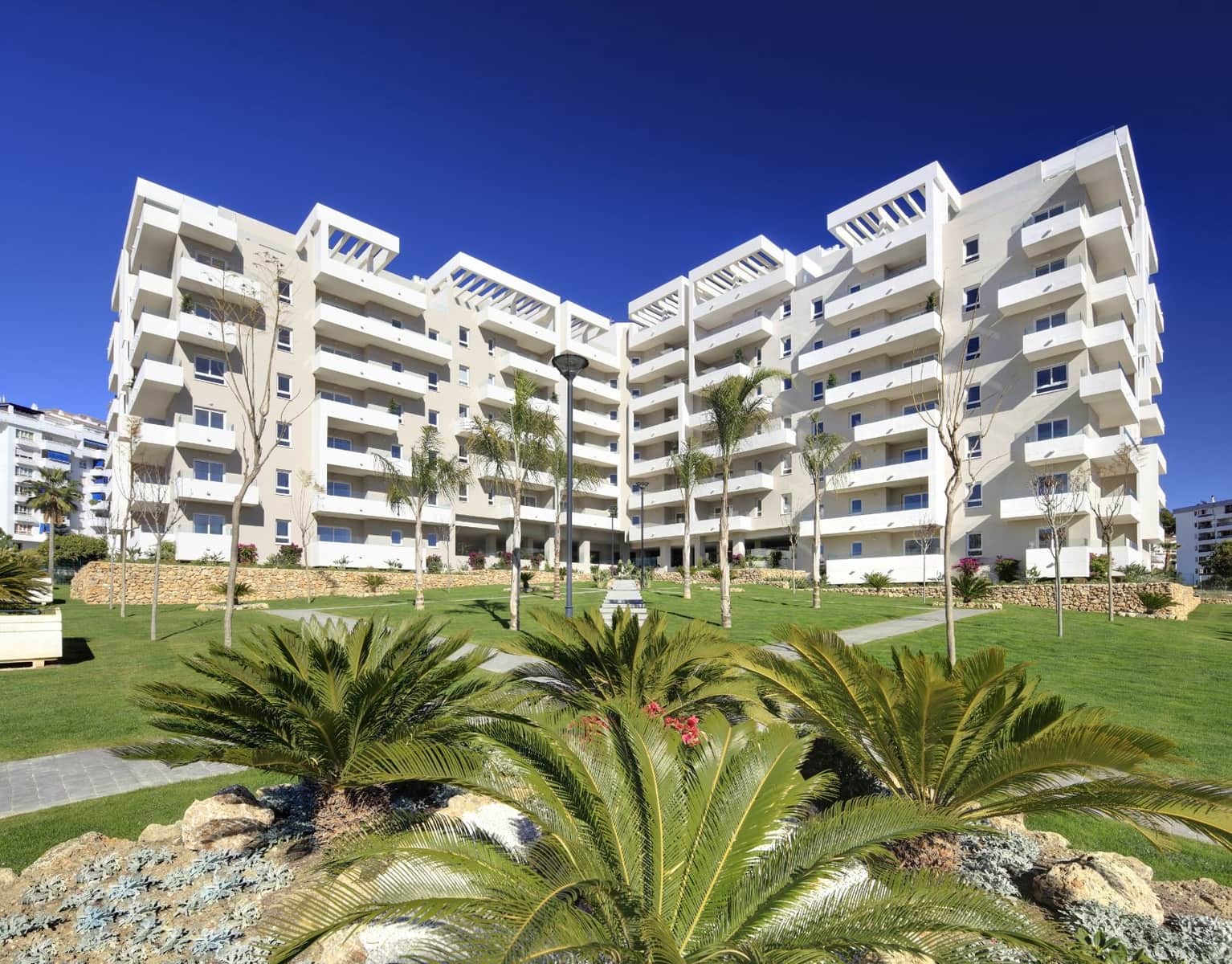 3 chambre Appartement à vendre à Nueva Andalucia avec piscine garage - 435 000 € (Ref: 9860507)